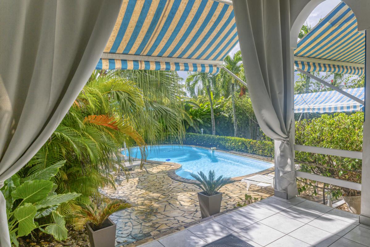 7.Location villa piscine Sainte Anne Gudaeloupe_Terrasse